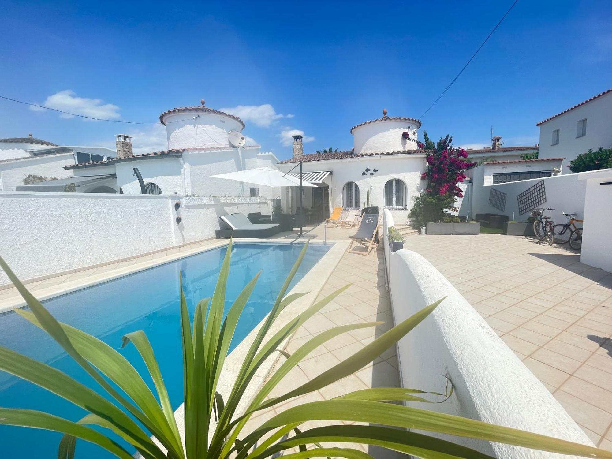 Charmante Villa Avec Piscine Dans Les Canaux Empuriabrava Exterior foto