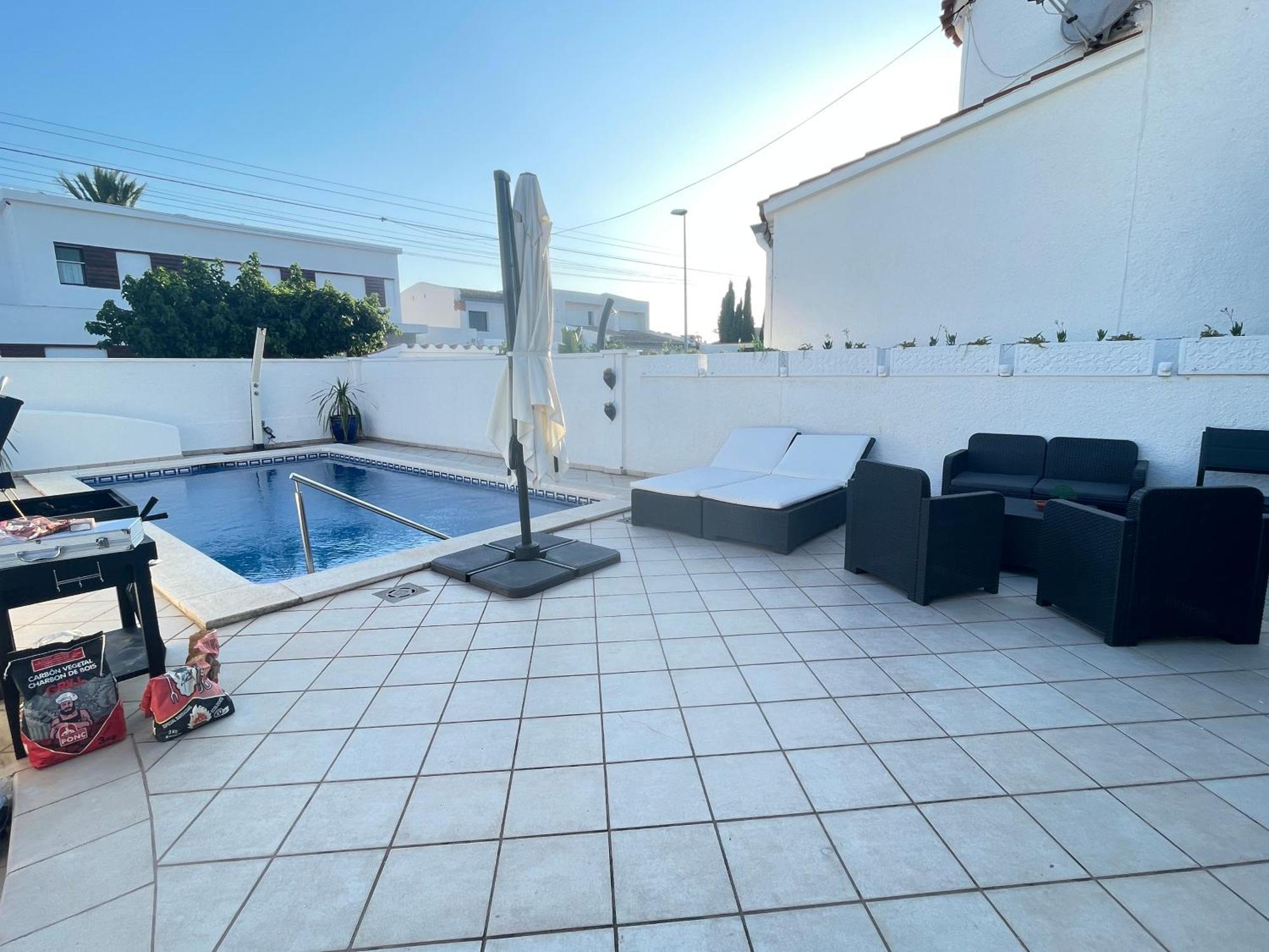 Charmante Villa Avec Piscine Dans Les Canaux Empuriabrava Exterior foto