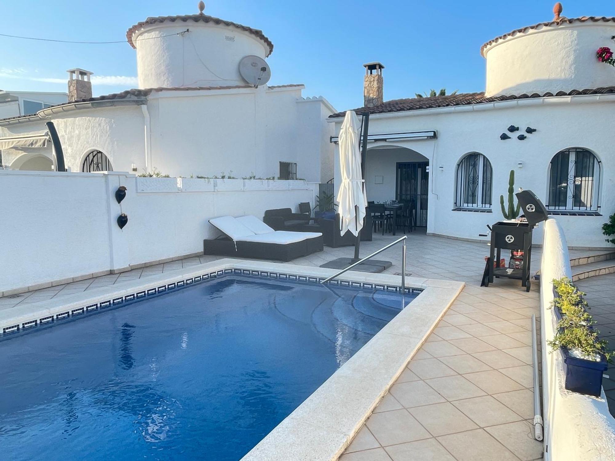 Charmante Villa Avec Piscine Dans Les Canaux Empuriabrava Exterior foto